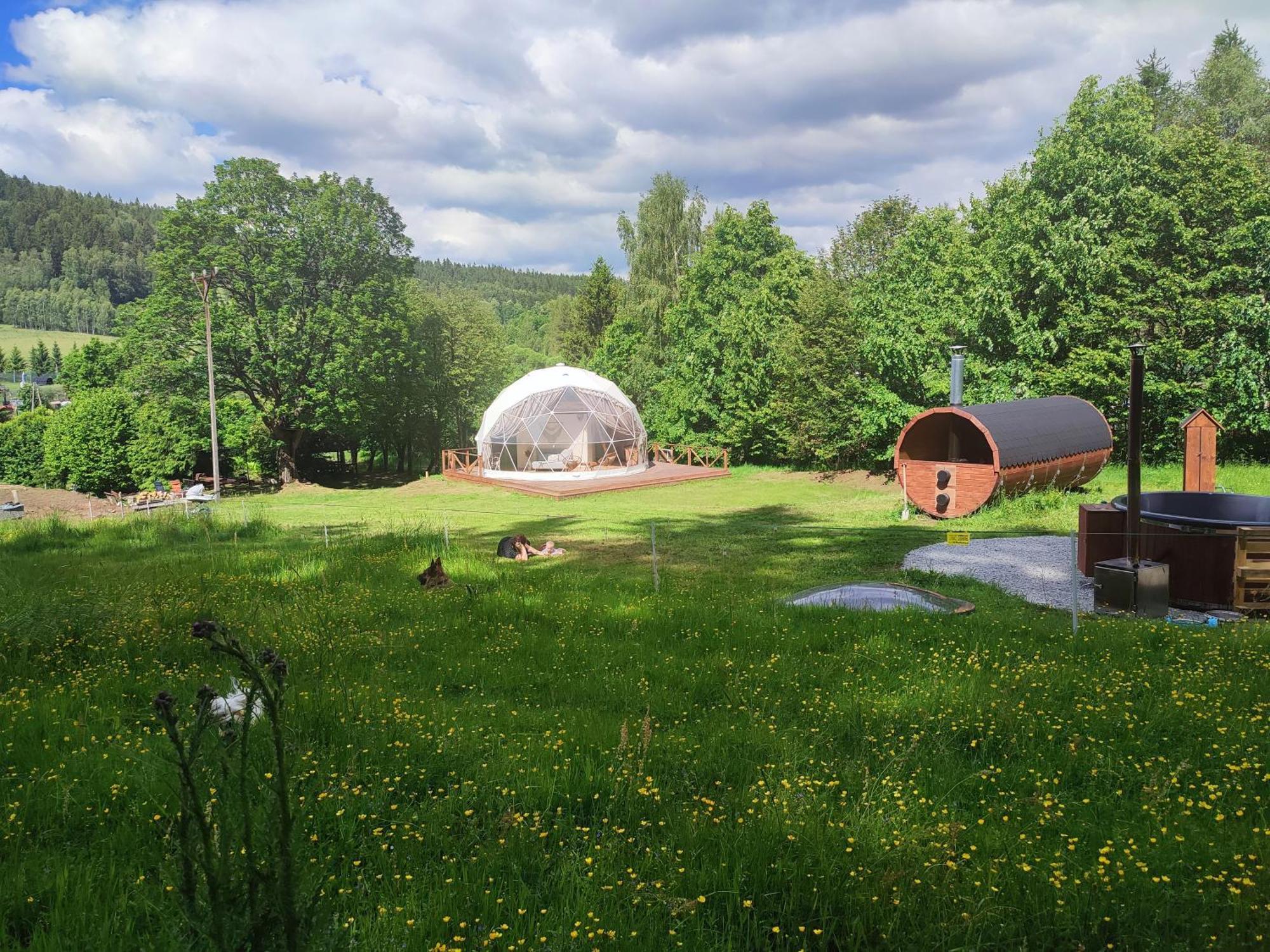 Forrest Glamp Hotell Mieroszow Exteriör bild