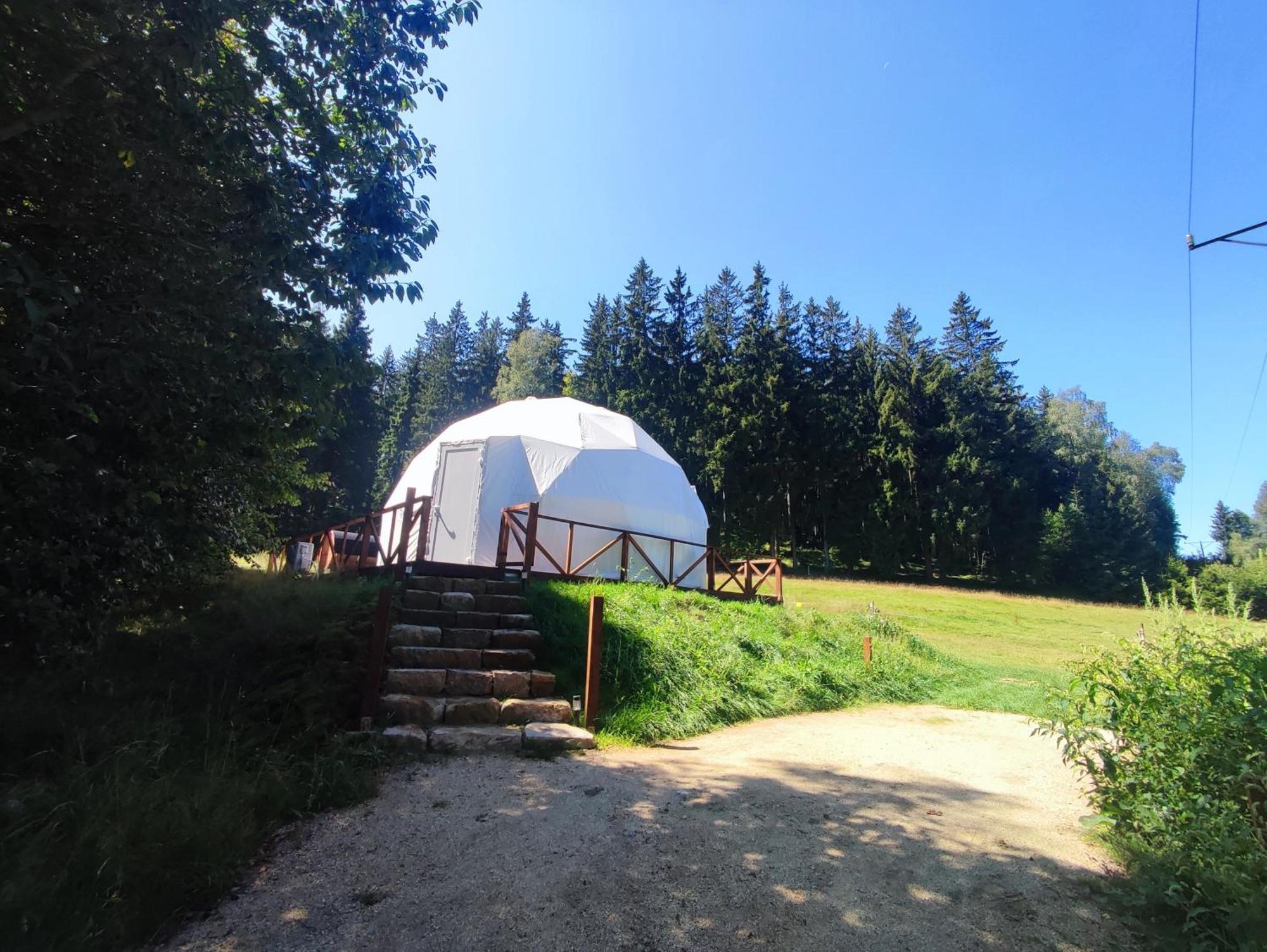 Forrest Glamp Hotell Mieroszow Exteriör bild